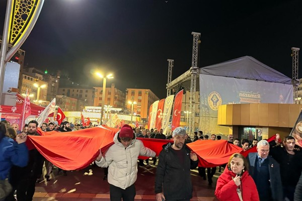 Rize’de İBB Başkanı İmamoğlu'nun tutuklanmasına tepki gösterisi