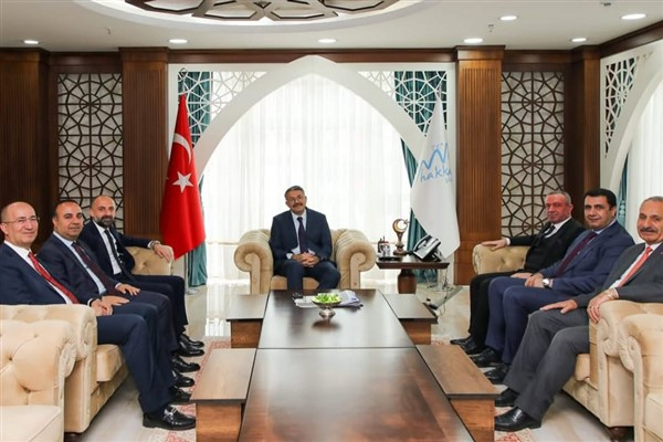 Hakkari'de belediye başkanlarından Vali Çelik'e bayram ziyareti