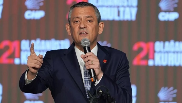 CHP kurultayında Özel yeniden başkan seçildi