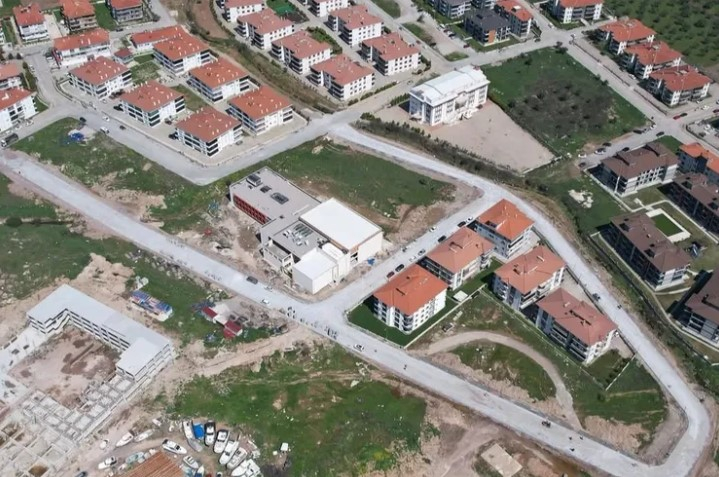 Balıkesir'de Yol Yapım Çalışmalarına Hız Verildi
