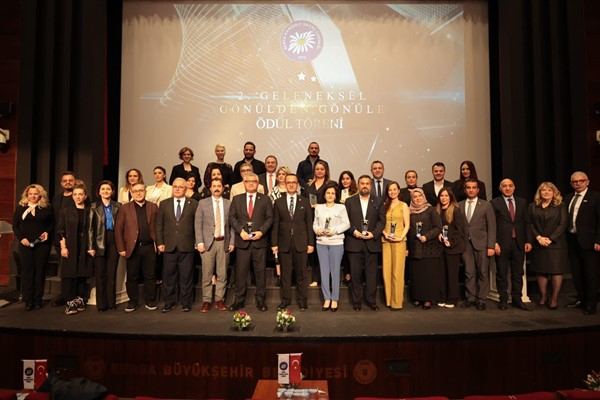 Bursa Kanserle Savaş Derneği’nden ödül gecesi