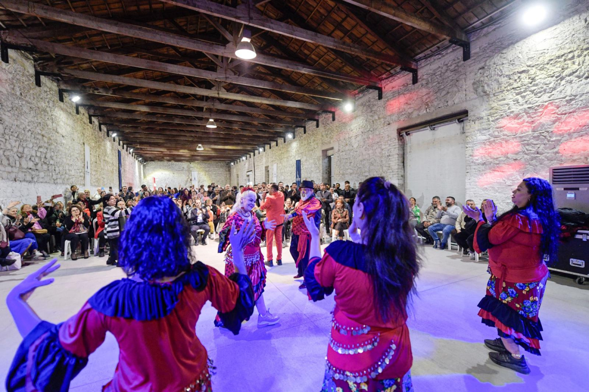 İzmir'de Dünya Romanlar Günü etkinlikle kutlandı