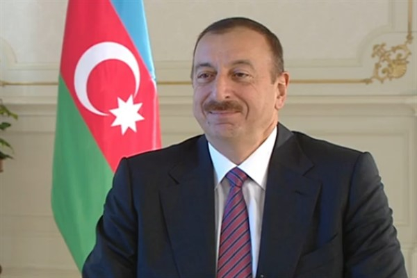 Aliyev, Ermenistan'ı barış imzalamak için zaman kaybetmemeye çağırdı