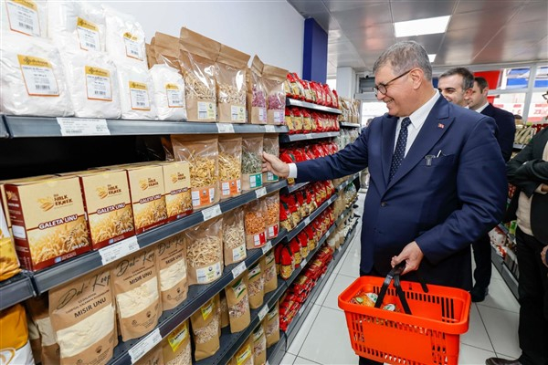 İzmir'in tanzim satış mağazası İZMAR adıyla yeniden açıldı