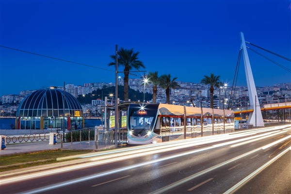 İzmir toplu ulaşım tarifelerinde düzenleme yapıldı
