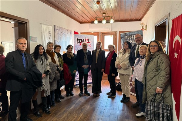 izmit'te Ruşen Hakkı anıldı