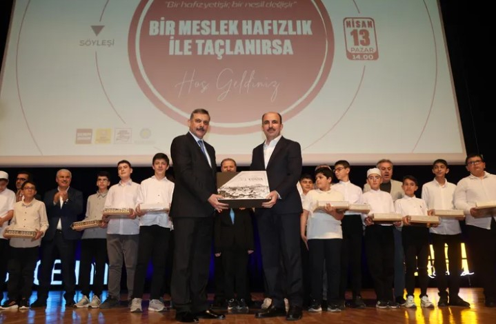 Erzurum Valisi Konya’da Hafızlık Öğrencileriyle Bir Araya Geldi