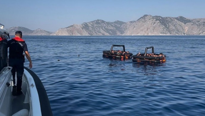 Mültecileri taşıyan bot battı: 2 kadın yaşamını yitirdi