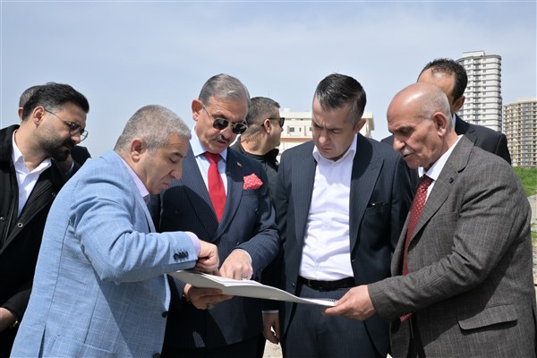 Başkan Vekili Aksoy, Fatih Mahallesi'ni ziyaret etti