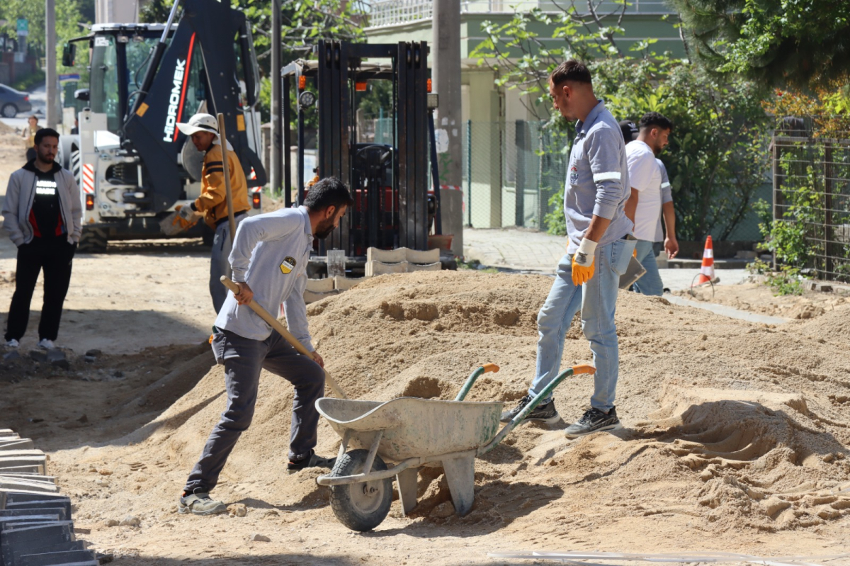 Yalova'da parke yol ve tretuvar çalışmaları başlatıldı