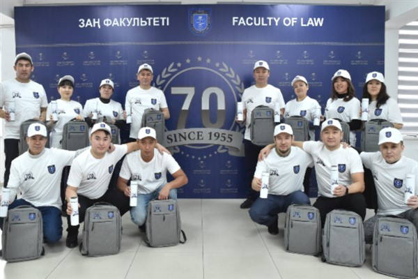 Al-Farabi Kazak Ulusal Üniversitesi Hukuk Fakültesi'nin 70. yıl dönümü