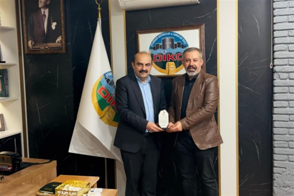 Türk Kızılay Diyarbakır Şubesi'nden Diyarbakır Kuyumcular Odası’na plaket