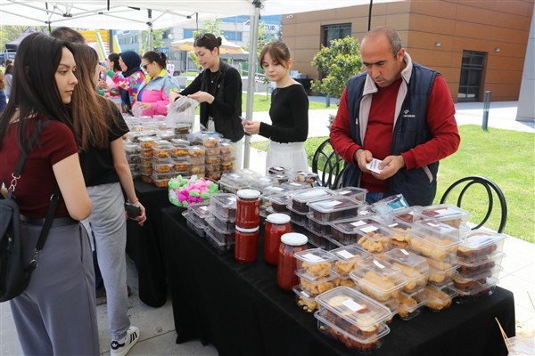 Nilüfer’de lösemili çocuklara destek için kermes düzenlendi