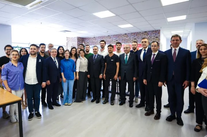 Bakan Kacır’dan DEÜ’lü Girişimcilere Destek Ziyareti