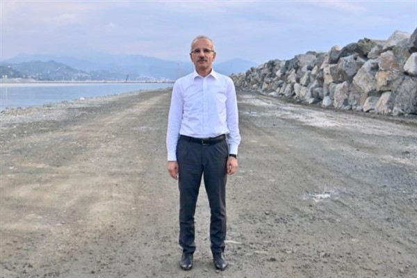 Bakan Uraloğlu: Depremin ilk 15 dakikasında iletişimde ciddi aksamaları tespit ettik