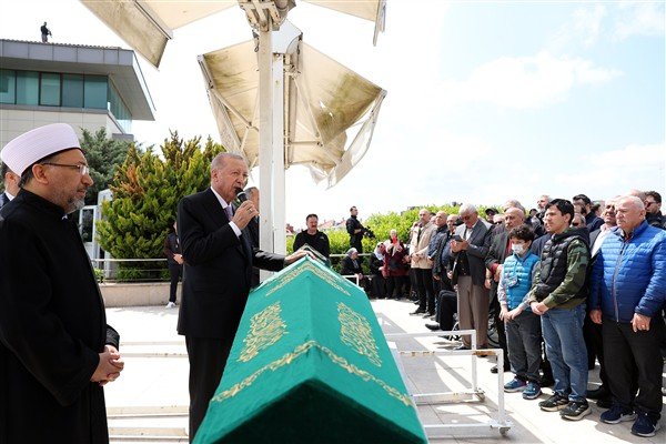 Cumhurbaşkanı Erdoğan, hayatını kaybeden Kahraman'ın cenazesine katıldı
