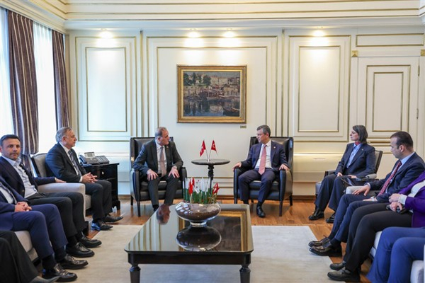 CHP Genel Başkanı Özel, İBB'yi ziyaret etti