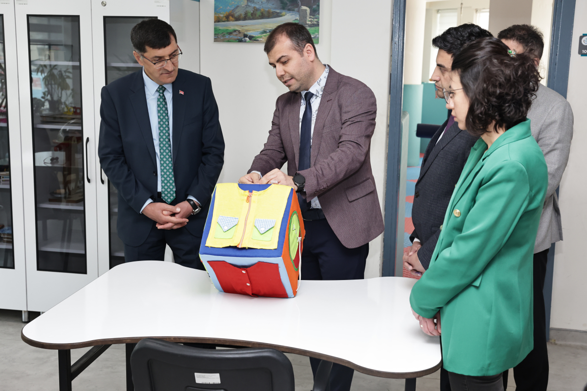 Başkan Kahveci'den Engelsiz Yaşam Uygulama ve Araştırma Merkezi’ne ziyaret