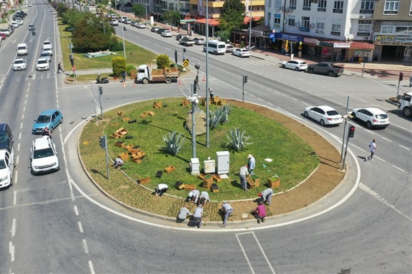 Gazipaşa Belediyesi, mevsimlik çiçek dikimine başladı
