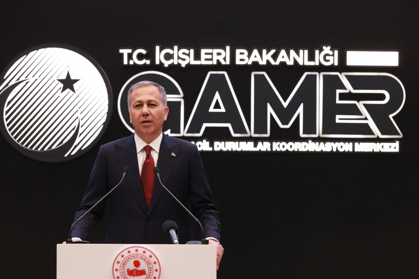 Bakan Yerlikaya: 65 orman yangınıyla ilgili olarak 44 şüpheli şahıs gözaltına alındı