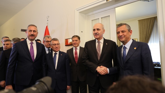 CHP'nin Kurtulmuş ile yapacağı komisyon görüşmesi ertelendi