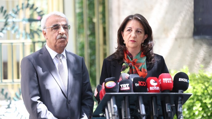 DEM Parti heyeti İmralı'ya doğru yola çıktı