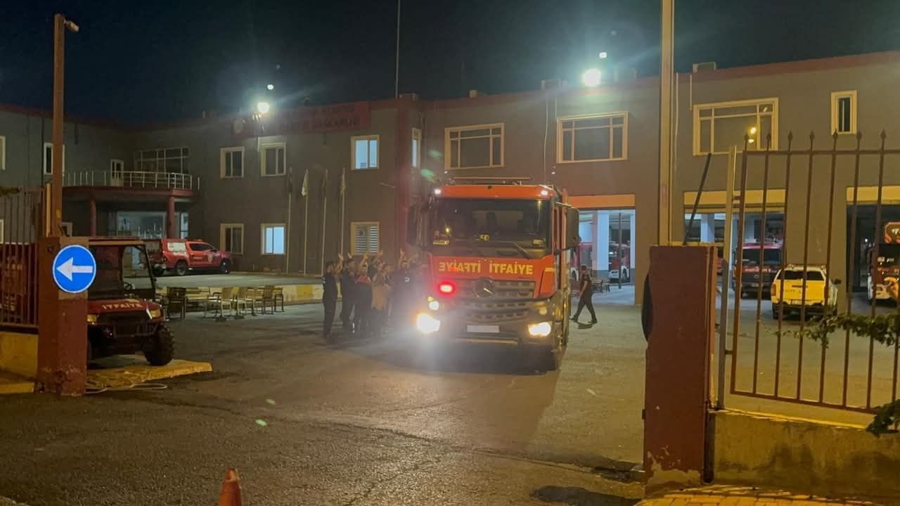 Şanlıurfa Büyükşehir Belediyesi 'nden Yangın Bölgesine Destek