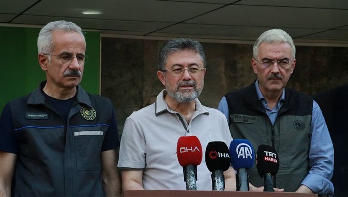 Bakan Yumaklı: 4 ilde yangınlar kontrol altına alındı, 3 ilde sürüyor