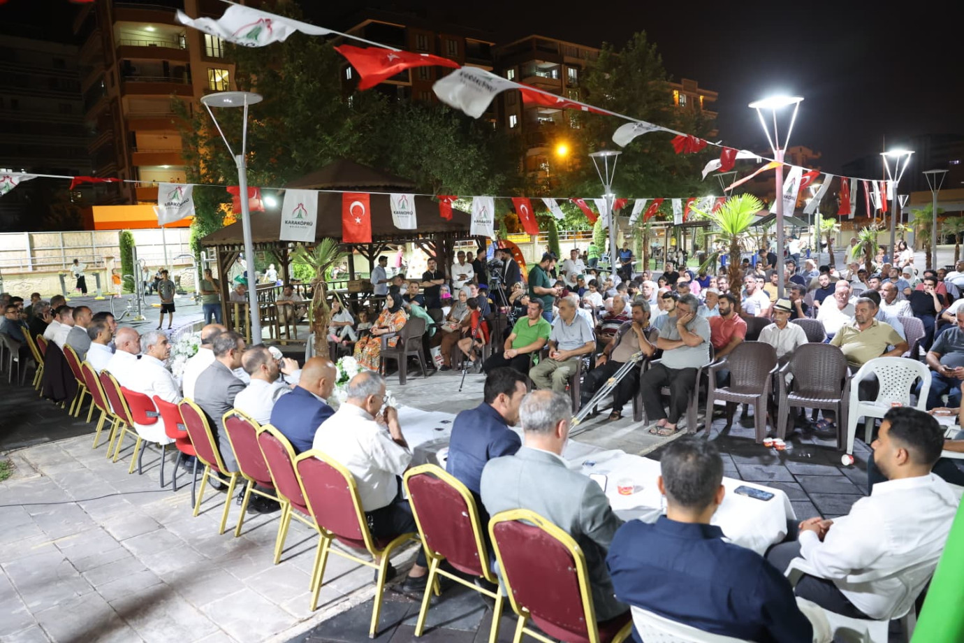 Başkan Nihat Çiftçi Atakent'te Vatandaşlarla Buluştu