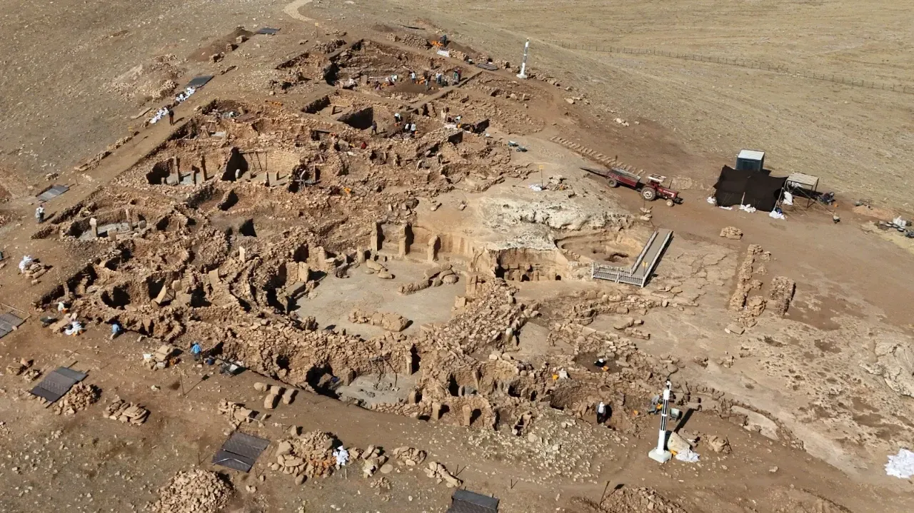 Taş Tepeler’de Kazılar Sürüyor, Göbeklitepe ve Karahantepe Yenileniyor-(VİDEO)
