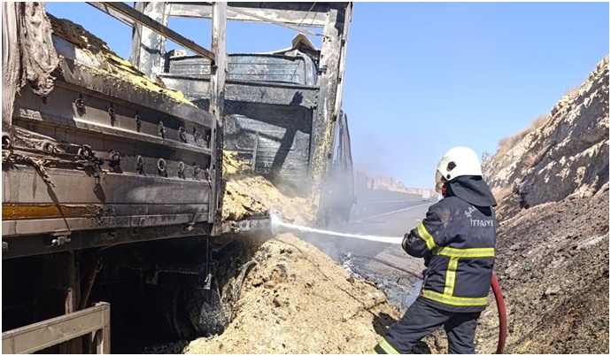 Şanlıurfa-Birecik Otoyolu’nda Araç Yangını