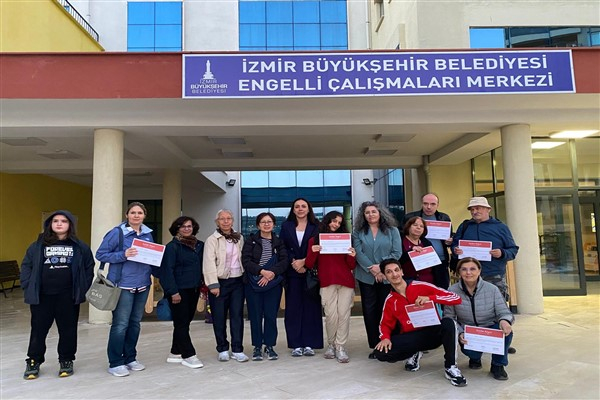 İzmir’de Sanatla Terapi Atölyesi düzenlendi