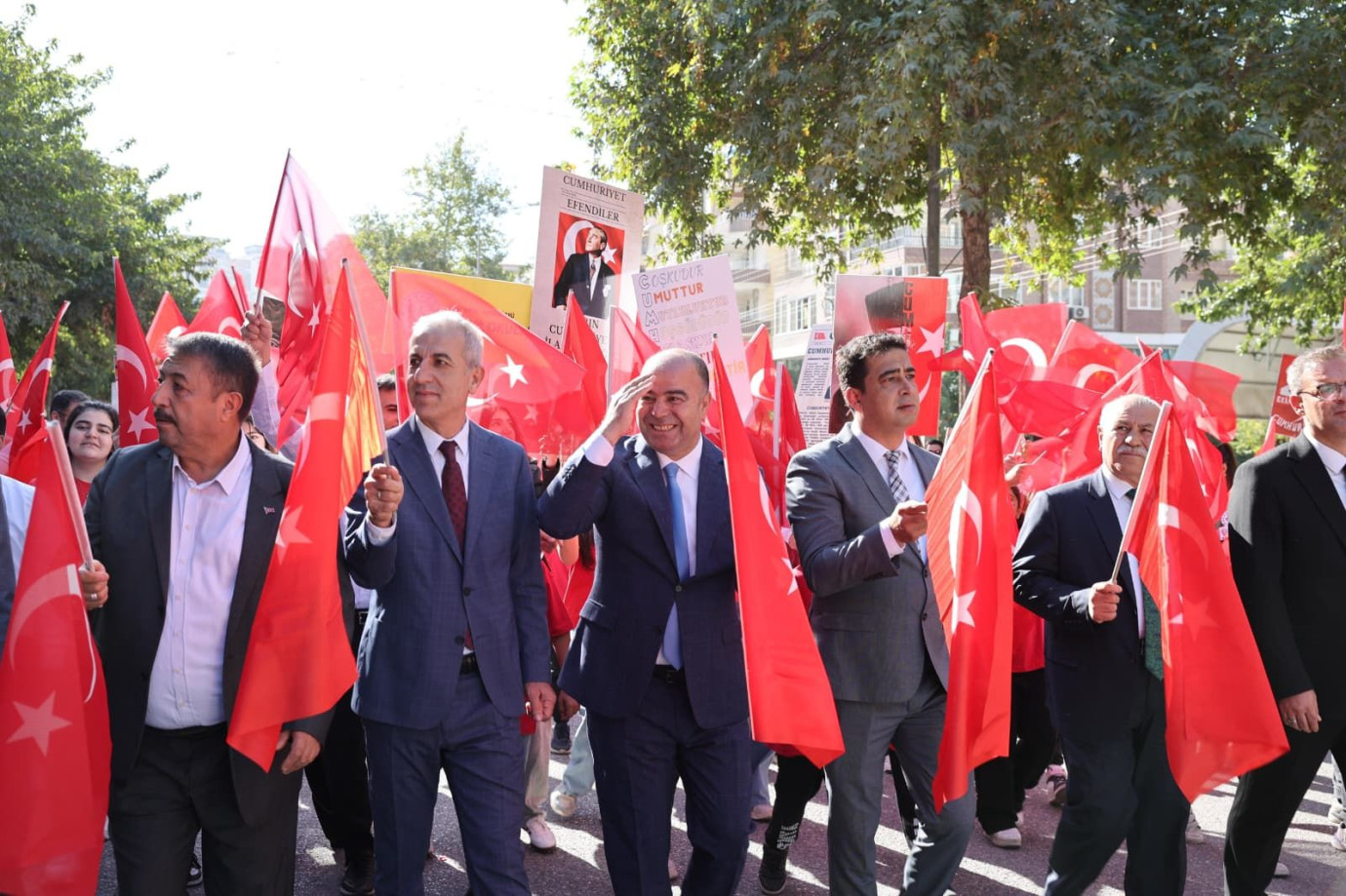 Karaköprü’de Cumhuriyet Bayramı Coşkusu-(VİDEO)