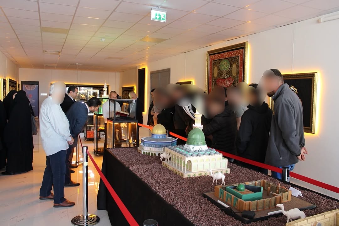 Yükümlüler Mukaddes Emanetler Sergisini gezdi