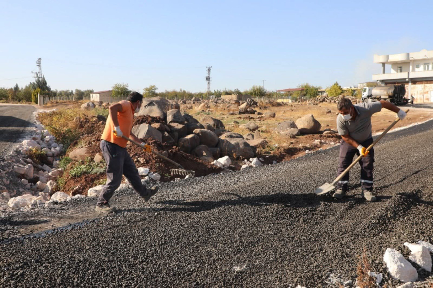 Giyimli Mahallesi’nde Yol Seferberliği