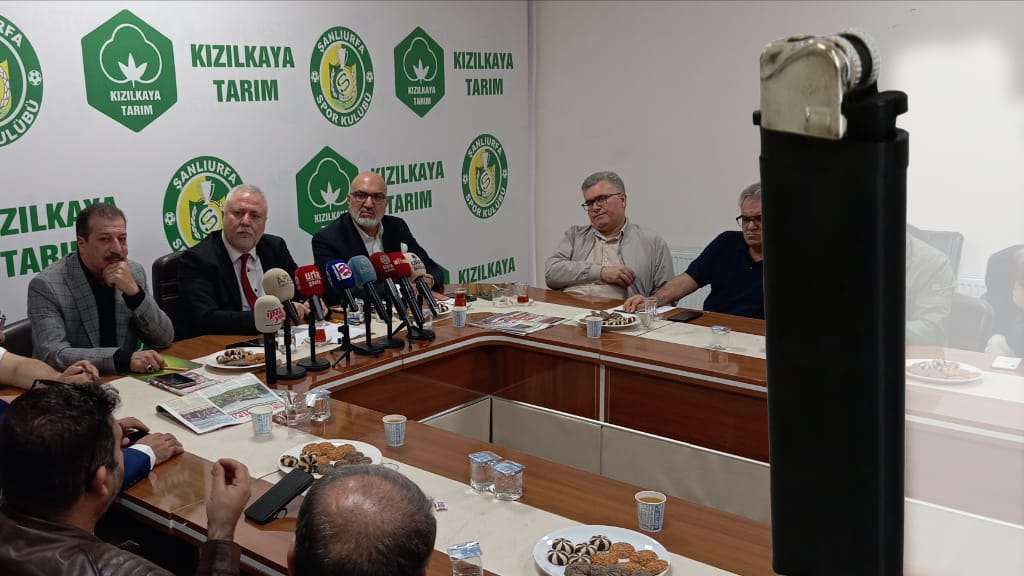 Saraçoğlu İsyan Etti: Bir Çakmak Yüzünden Saha Kapatılır Mı-(VİDEO)