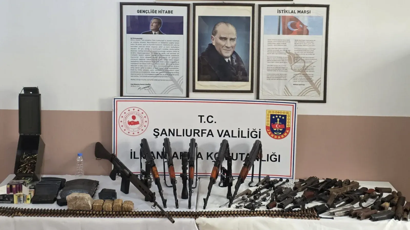 Jandarmadan Şanlıurfa 'da silah kaçakçılığı operasyonu : Çok sayıda silah ele geçirildi