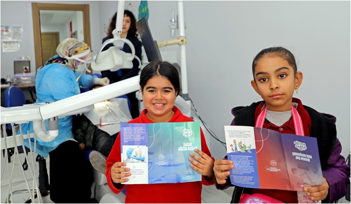 Diş Haftasında Gönüllere Taht Kuran Proje: Çocuklar Hem Muayene Oldu Hem Gülümsetti