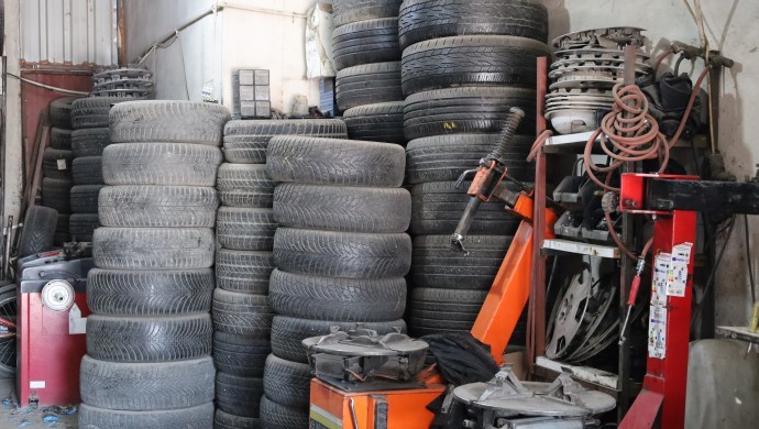 Kış lastiği uygulaması başlıyor: Fiyatlar cep yakıyor