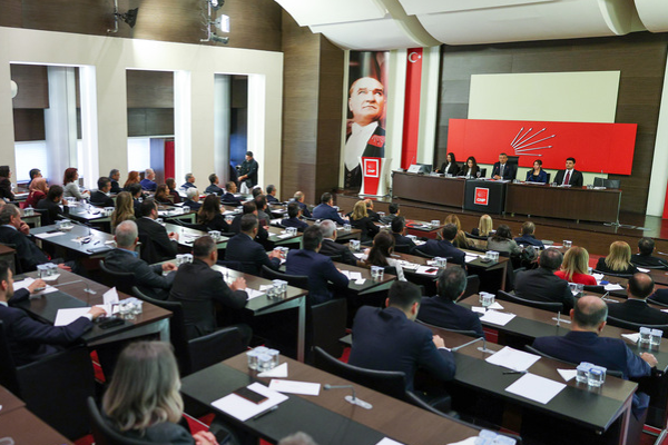 Özel, kurultay sonrası ilk Parti Meclisi Toplantısı’na başkanlık etti