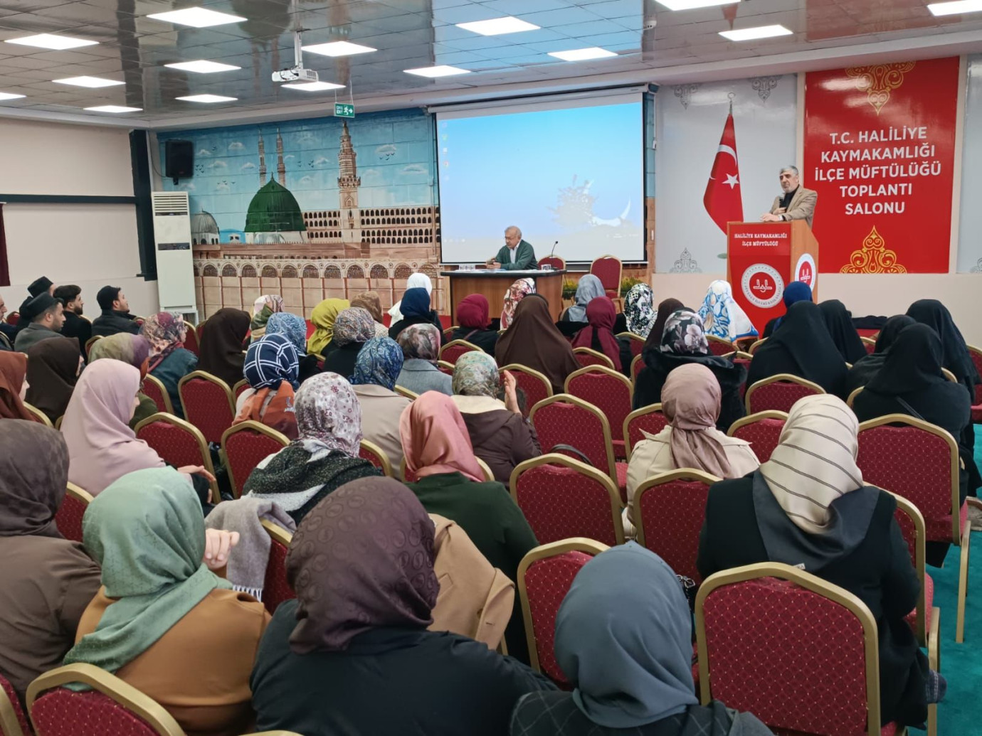 Şanlıurfa’da Kur’an Kursu Öğreticilerine Hizmet İçi Eğitim Semineri Başladı