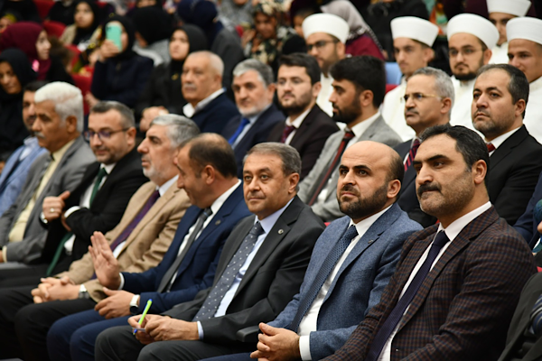 Vali Şıldak: Minberinizi, mihrabınızı kimseye teslim etmeyeceksiniz