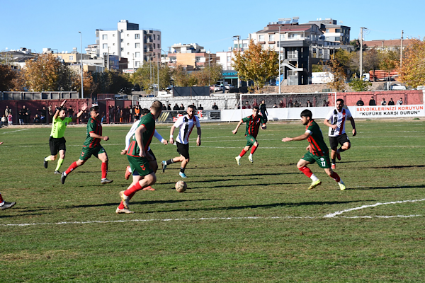 Siverek Belediyespor ile Diyarbakırspor berabere kaldı