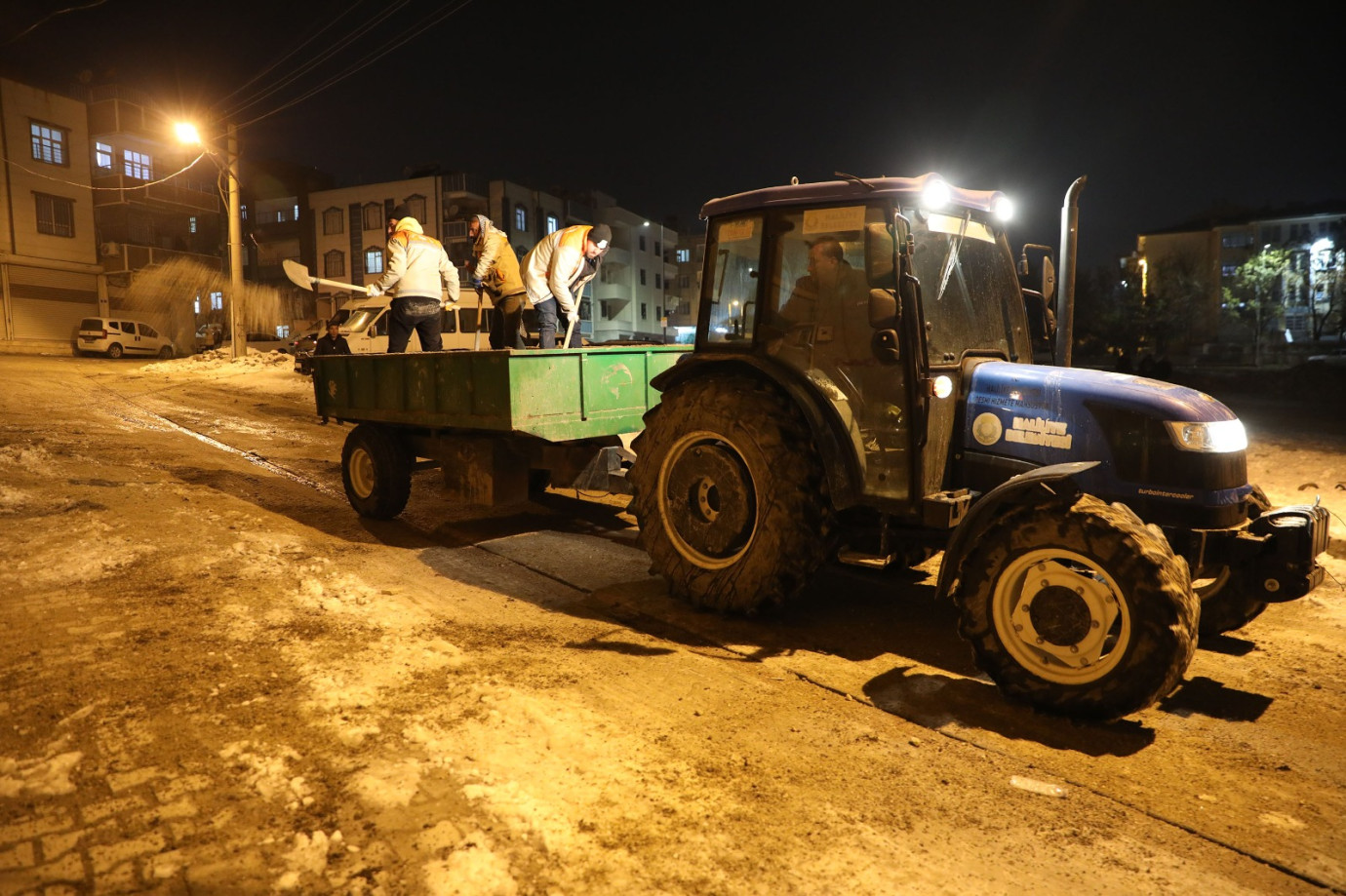 Haliliye’de Buzlanma Ve Kar Mesaisi Gece Boyunca Devam Ediyor-(VİDEO)