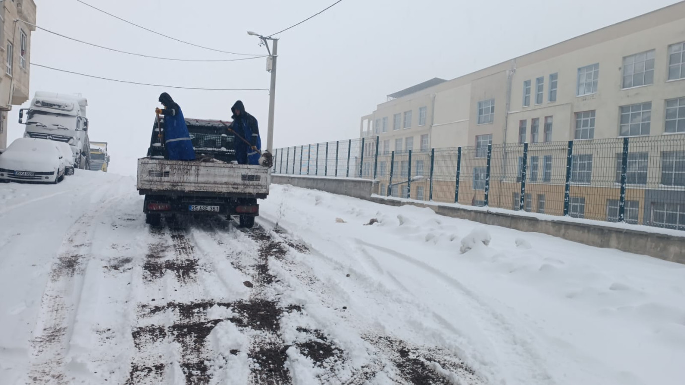 Eyyübiye’de Yıl Sonu Kar Mesaisi Erken Başladı-(VİDEO)