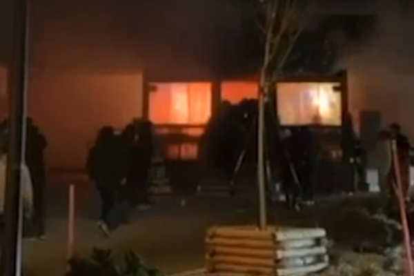 Polis: İsviçre'deki kayak merkezindeki barda çıkan yangında 40 kişi hayatını kaybetti