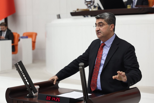 Ekmen: Gelecek, her şeye rağmen yola revan olanlarındır