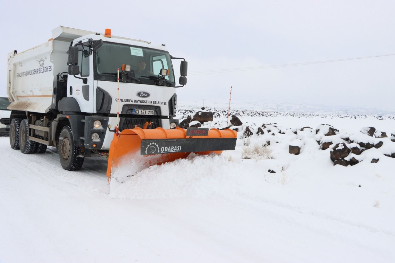 Karacadağ Beyaza Büründü Büyükşehir Ekipleri Seferber Oldu-(VİDEO)