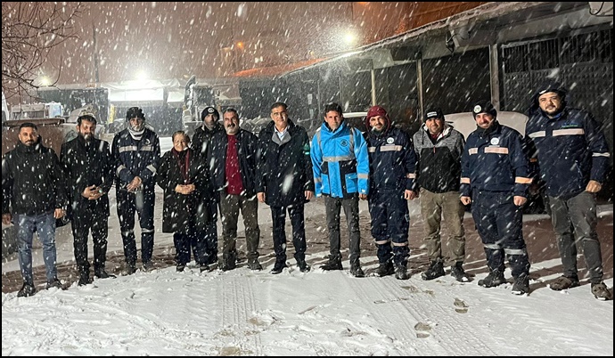 Bozova Belediyesi Yoğun Kar Yağışına Rağmen Sahada Mesaiye Devam Ediyor