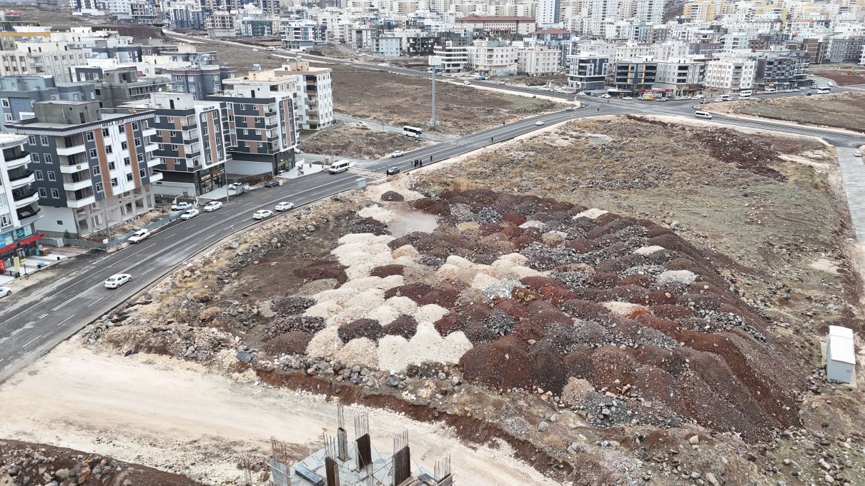 KARAKÖPRÜ’YE YEŞİL ALAN İÇİNDE BİR SPOR TESİSİ YAPILIYOR-(VİDEO)